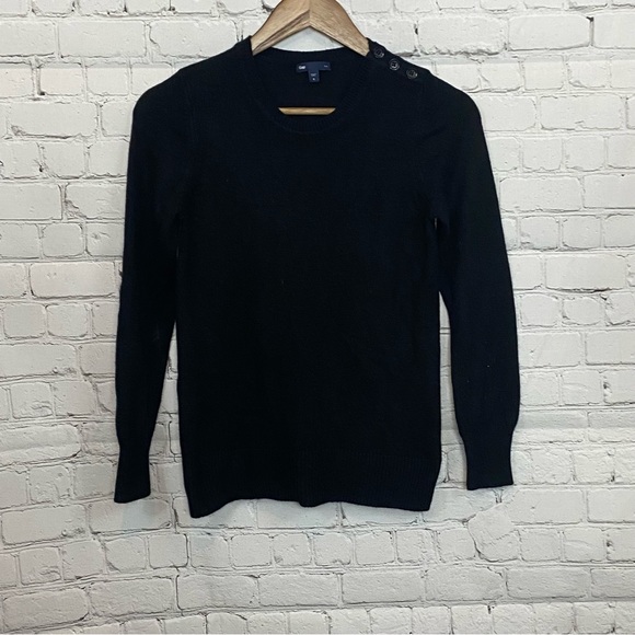 GAP Sweaters - GAP navy crew neck sweater